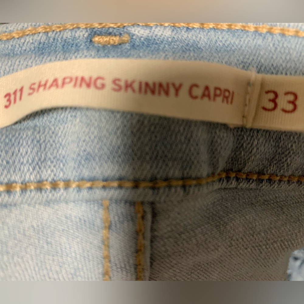 EUC! Levi’s 311 Shaping Capris Plus Size 33 - Picture 5 of 8